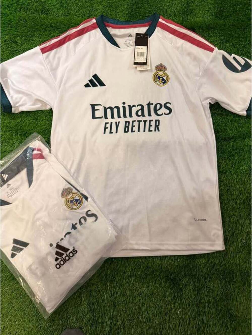 El Nuevo Rey de la Casa Blanca: Camiseta Real Madrid Mbappé #10